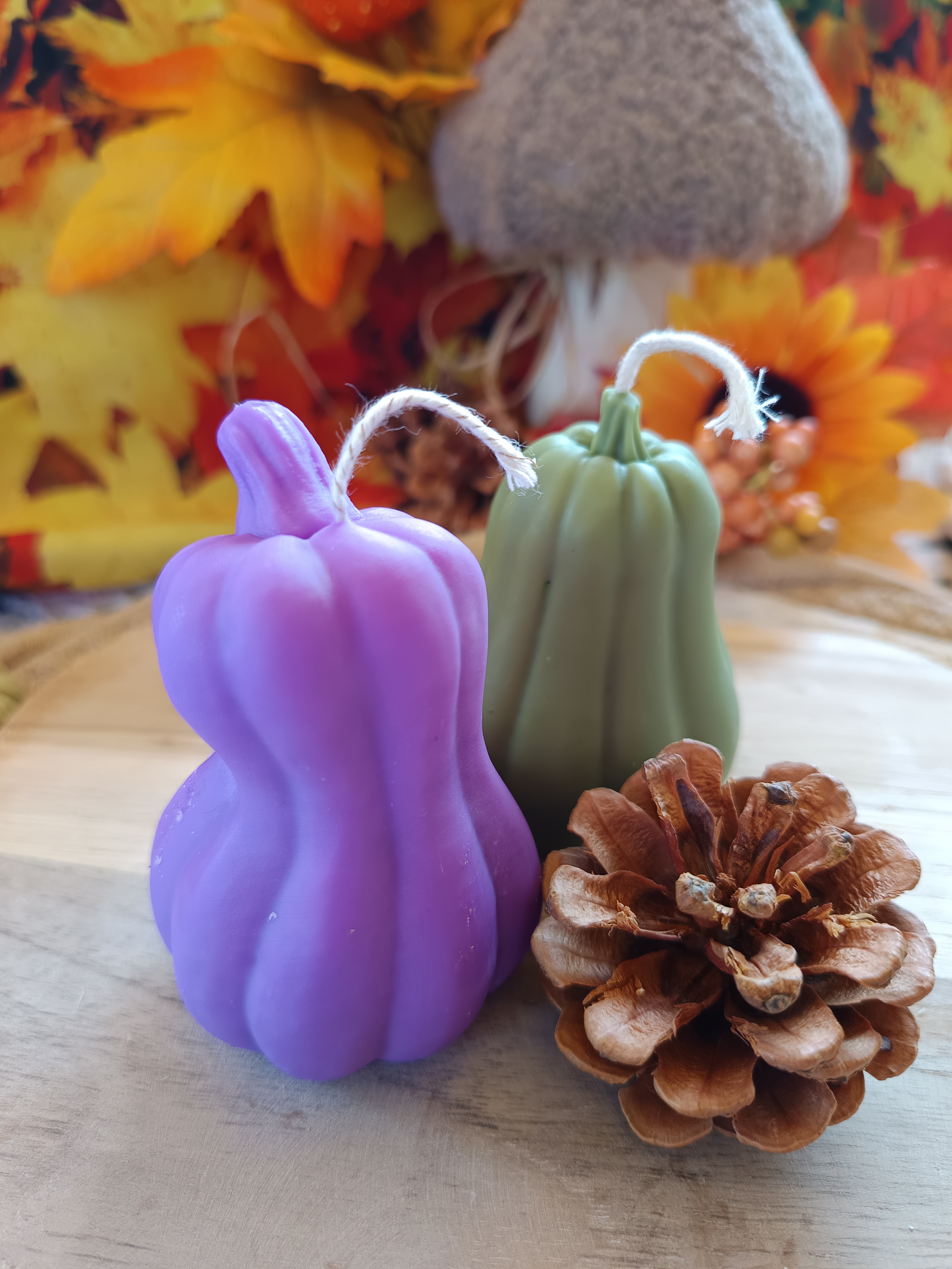 Kürbis-Kerzen - handgemachte Rapswachskerzen in verschiedenen Farben & Formen