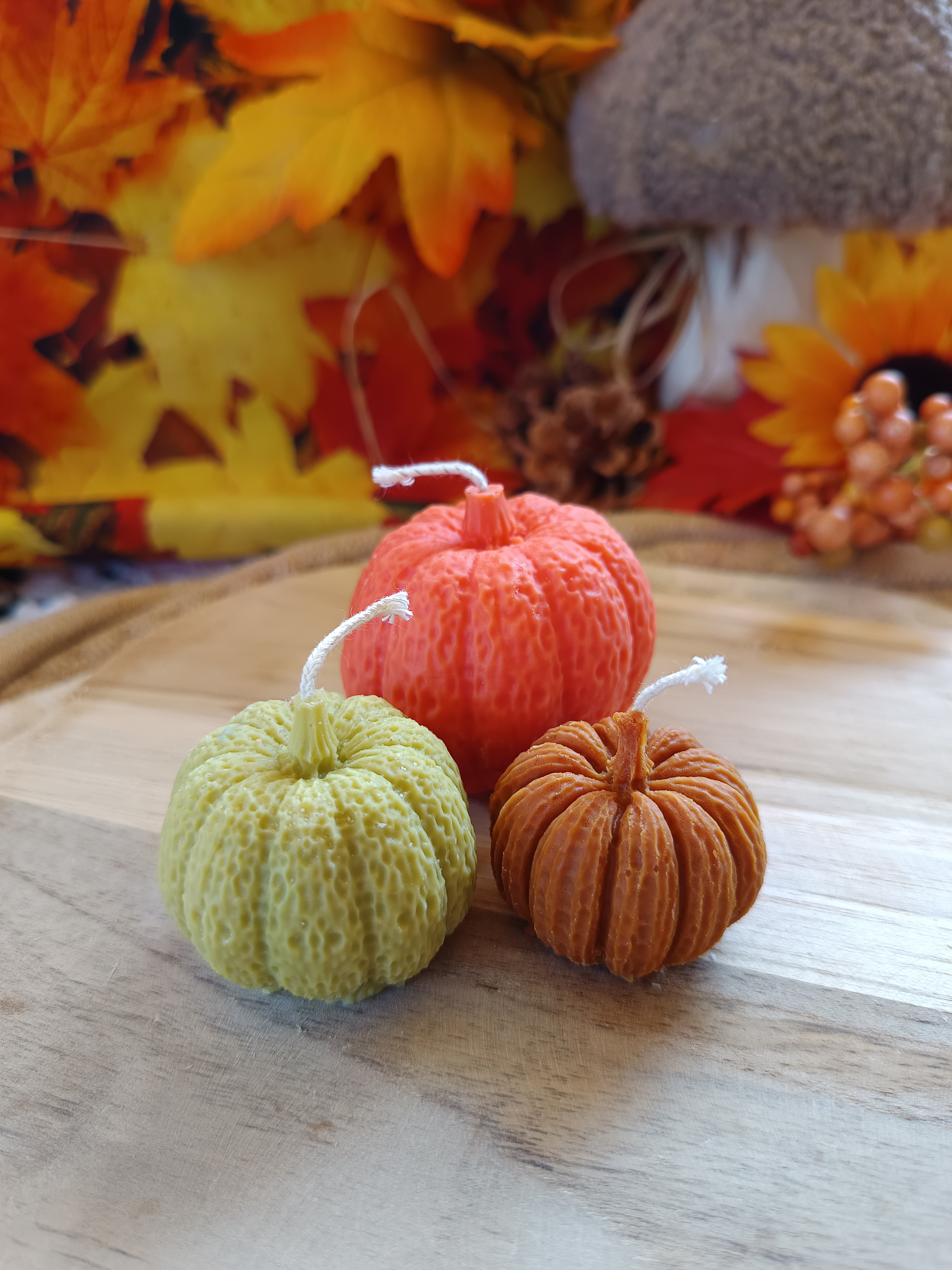Kürbis-Kerzen - handgemachte Rapswachskerzen in verschiedenen Farben & Formen