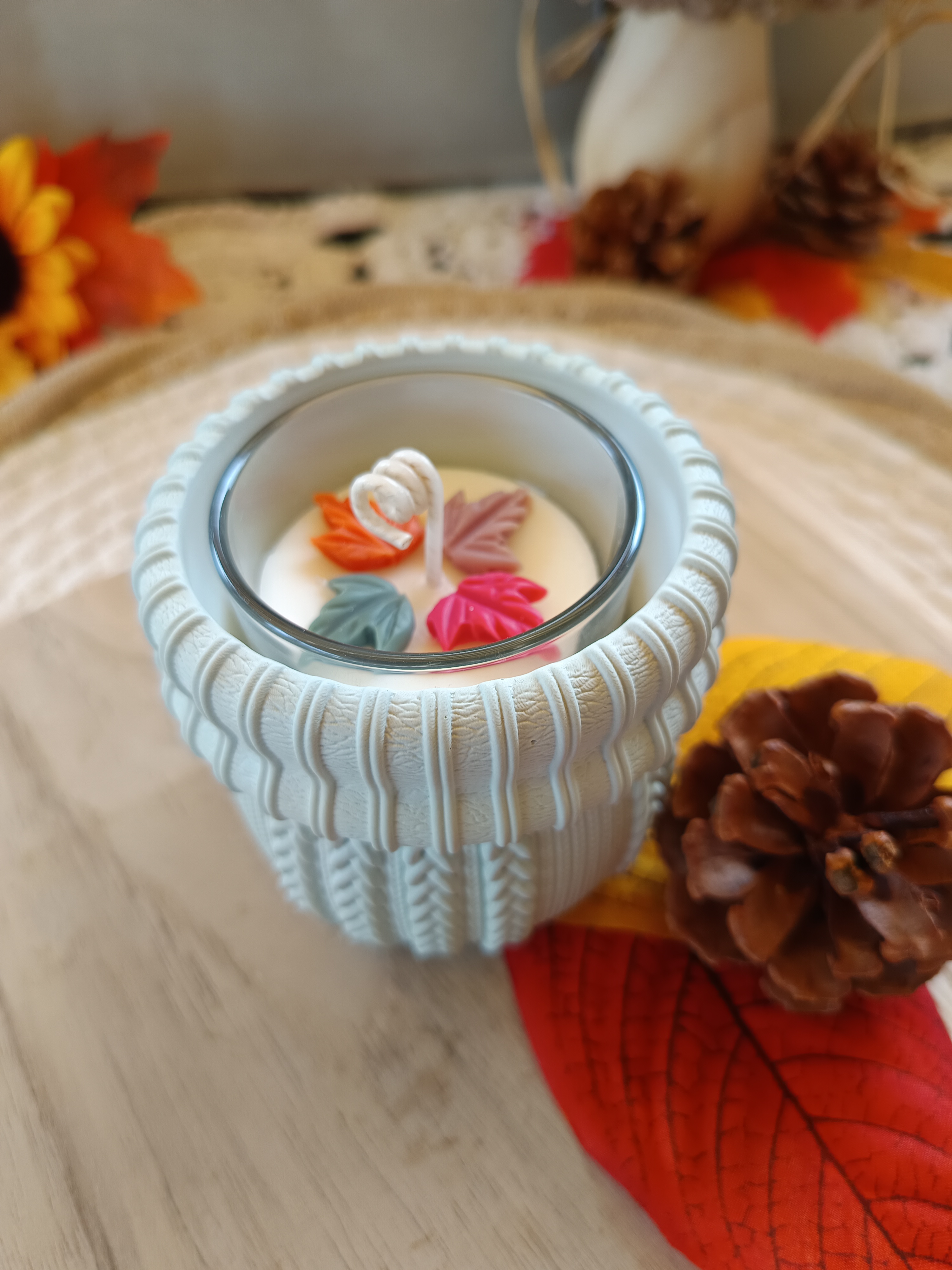 Herbstkerze mit Strickmuster - die Kerze für kalte Tage